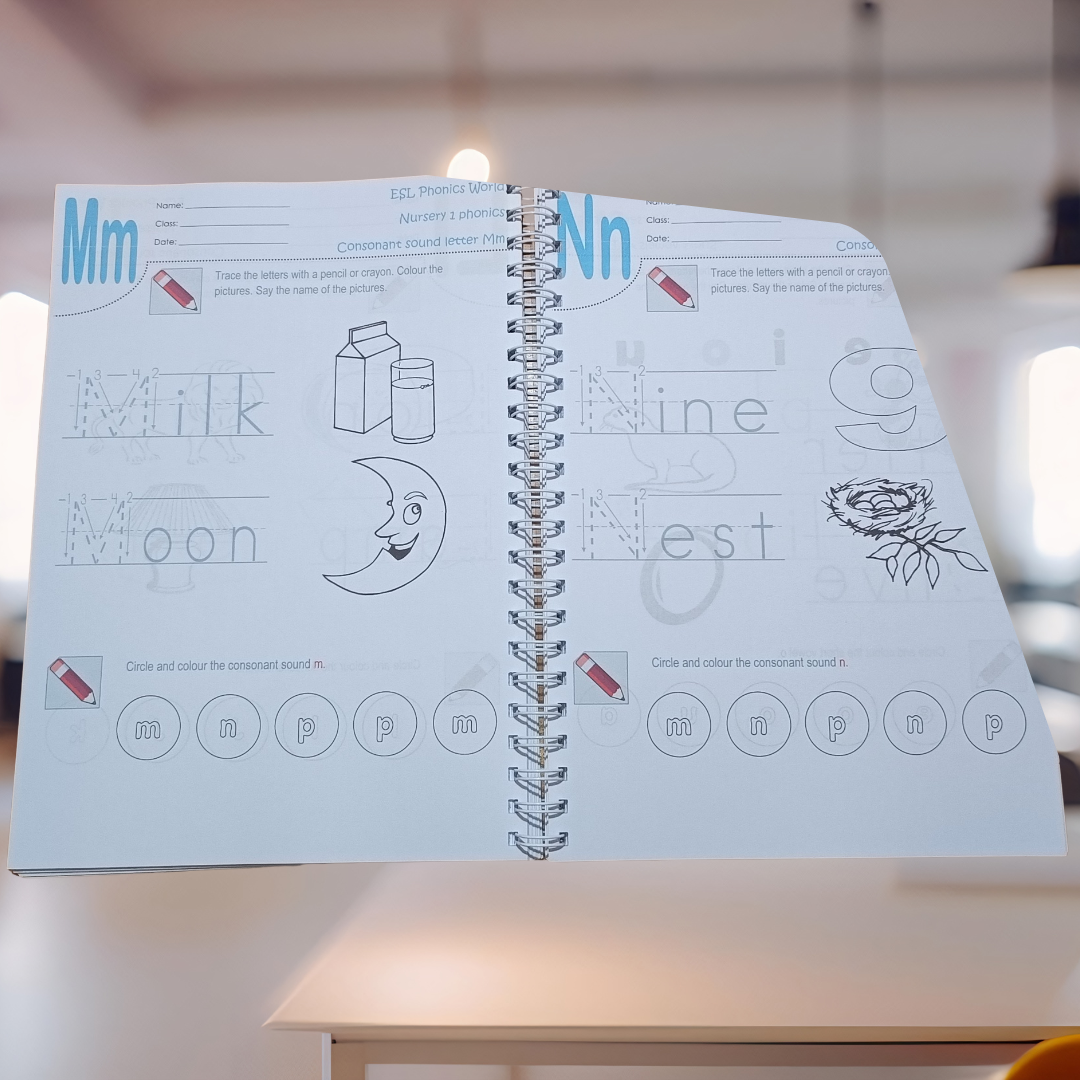 باك كامل من 3 كتب باش تعلّمي ولادك اللغة  الإنجليزية من منزل فقط بطريقة سهلة وفعّالة الكتاب1 يحتوي على 266 صفحة والكتاب 2 يحتوي على 268 صفحة وكتاب 3 يحتوي على 202 صفحة